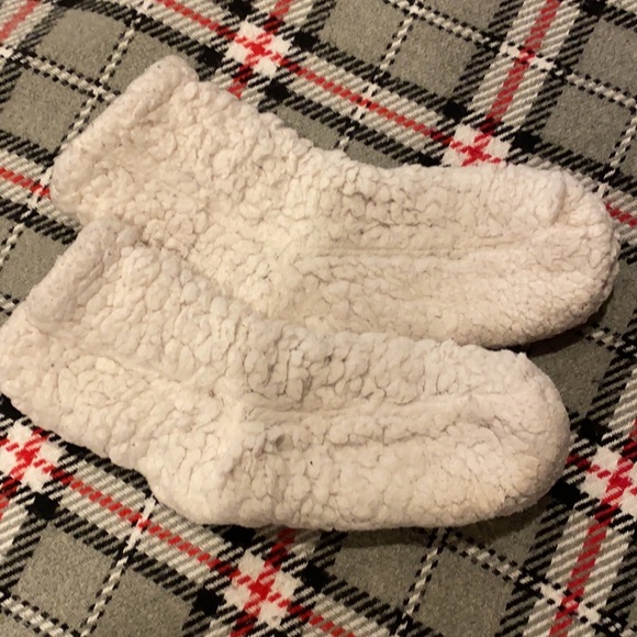 Abs “Canadian Maple” sherpa lined Grip Slipper Socks (pair # 1) - Picture 4 of 7